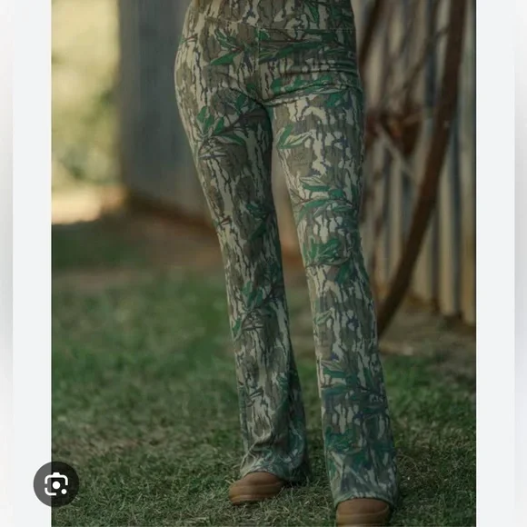 NWOT Tribe Kelley Ribbed Flare Leggings - Greenleaf Mossy Oak | M - Picture 4 of 9